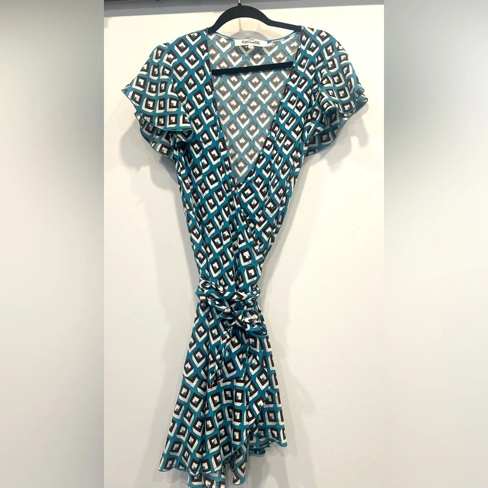 Diane von Furstenberg Avaya Ruffled Crepe Wrap Dress- Size M - Picture 5 of 11